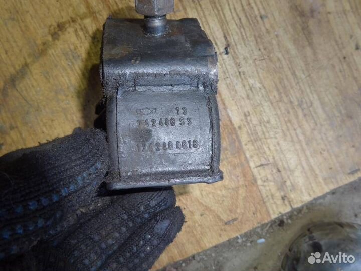 Опора кпп Mercedes Benz W124 1984-1993