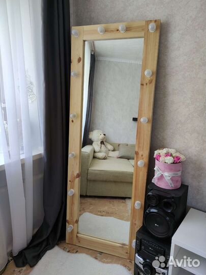 Гримерное зеркало с подсветкой