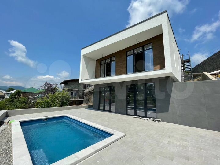 Коттедж 160 м² на участке 6 сот.