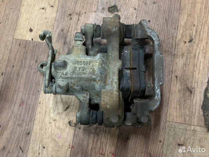 Суппорт задний правый Skoda Octavia A5 2010