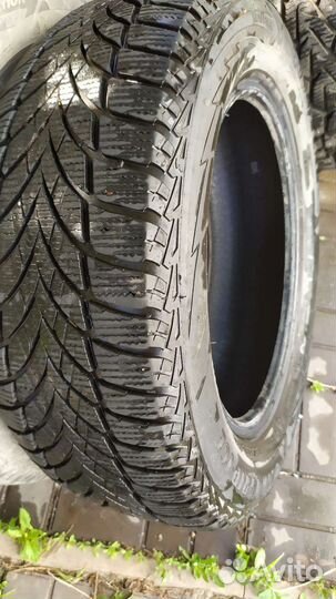 Goodyear Ultragrip Ice Arctic 215/60 R16