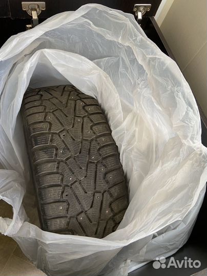 Pirelli Ice Zero 215/55 R16