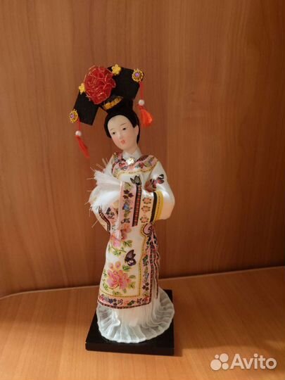 Статуэтка кукла 