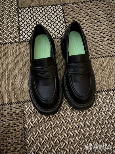 Лоферы женские