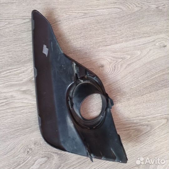 Накладка противотуманной фары правая Opel Astra