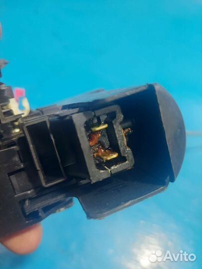 Замок двери передний правый Renault Duster