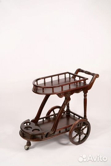 Сервировочный столик на колесиках