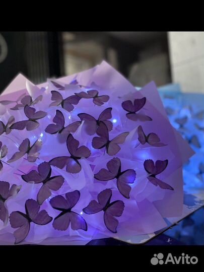 Букет светящейся из бабочек