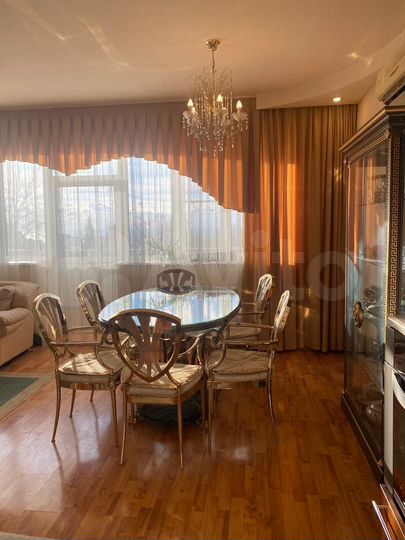 4-к. квартира, 100 м², 2/4 эт.