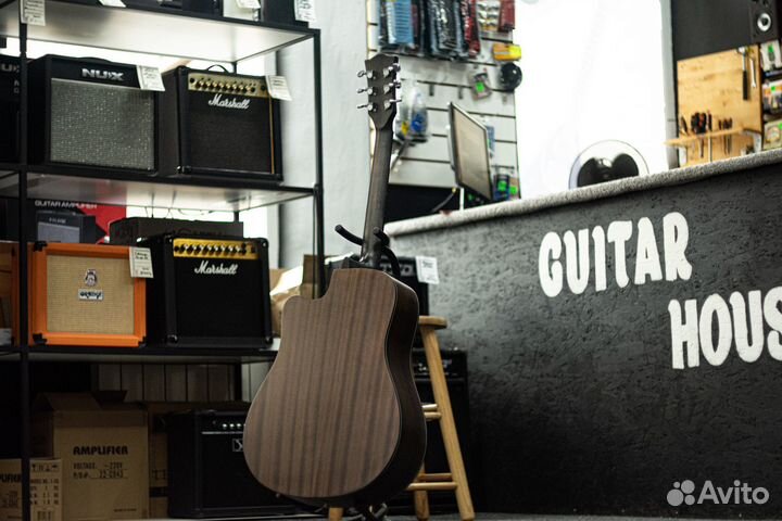 Акустическая гитара