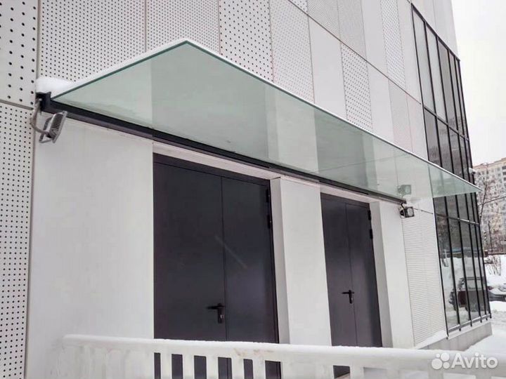 Козырёк для входа из стекла