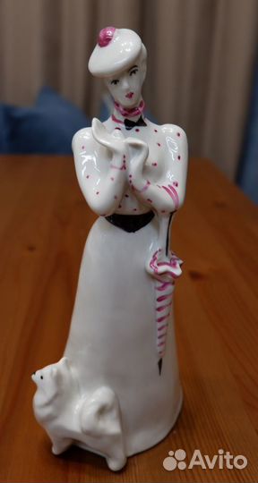 Статуэтка ’’Дама с собачкой’’. Дулево