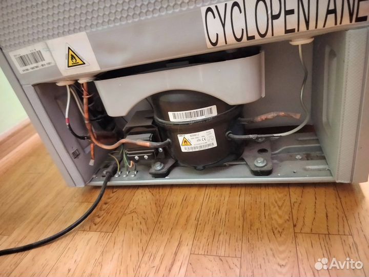 Минихолодильник с морозильной бу