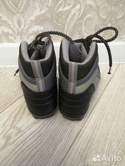 Продам детские лыжные ботинки
