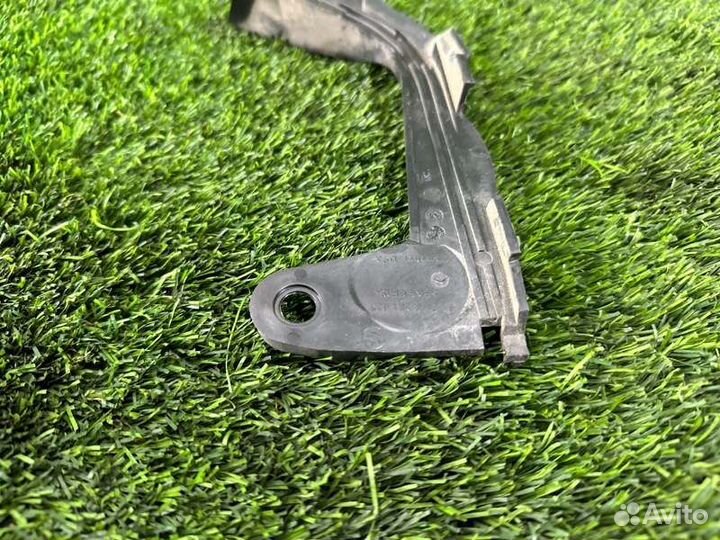 Кронштейн салонного фильтра передний левый Bmw X5