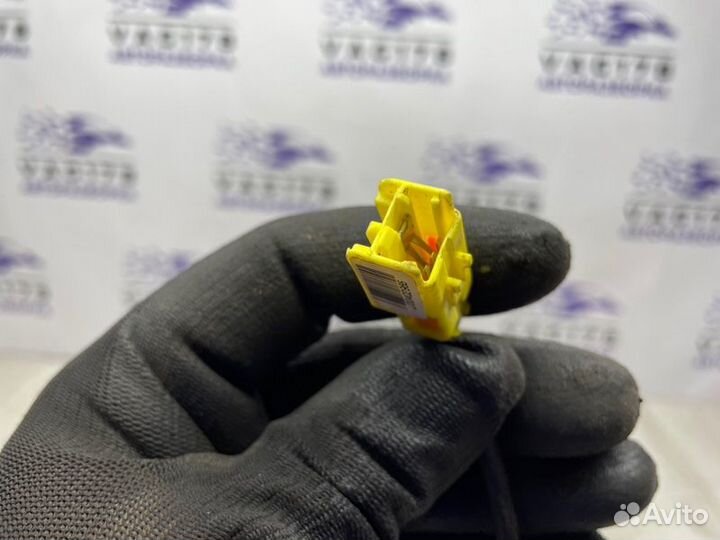 Подушка безопасности в сиденье передняя правая