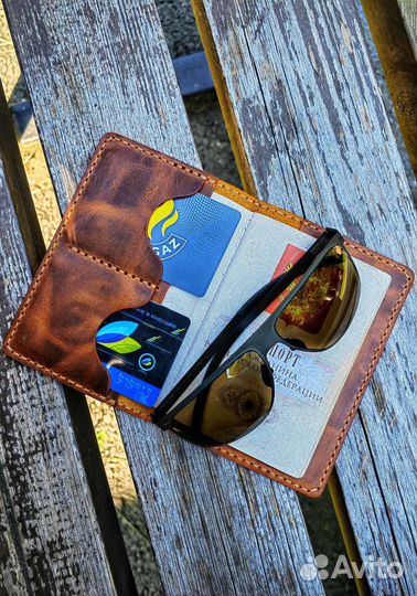 Обложка на паспорт дополнительными отсеками