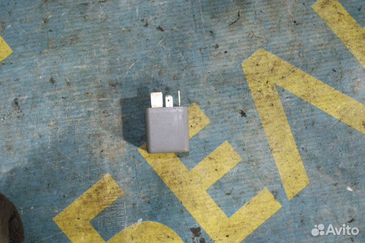 Реле бензонасоса Audi A6 C5