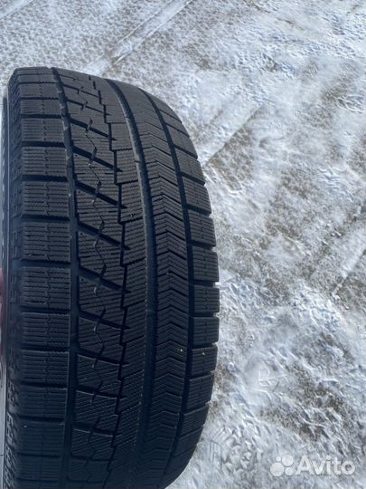 Bridgestone Blizzak VRX 215/55 R17