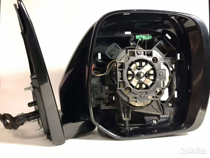 Корпус зеркала правый Infiniti QX56 QX80 Nissan