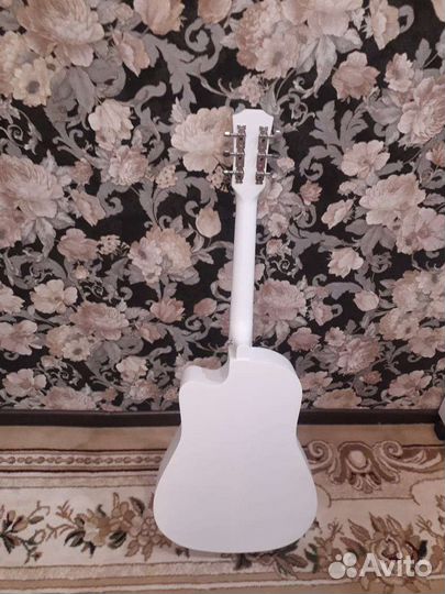 Акустическая гитара