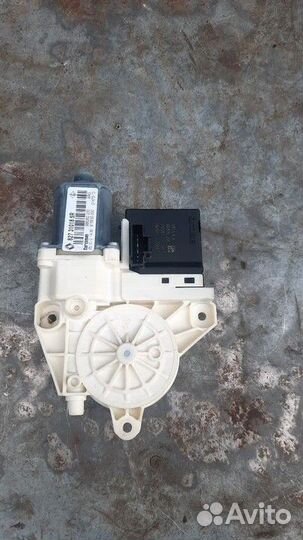 Моторчик стеклоподъемника задний левый