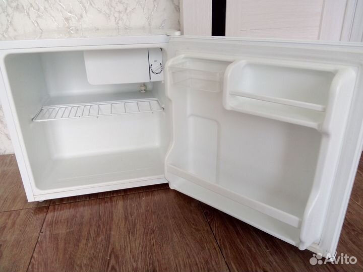 Холодильник маленький с морозильным отделением