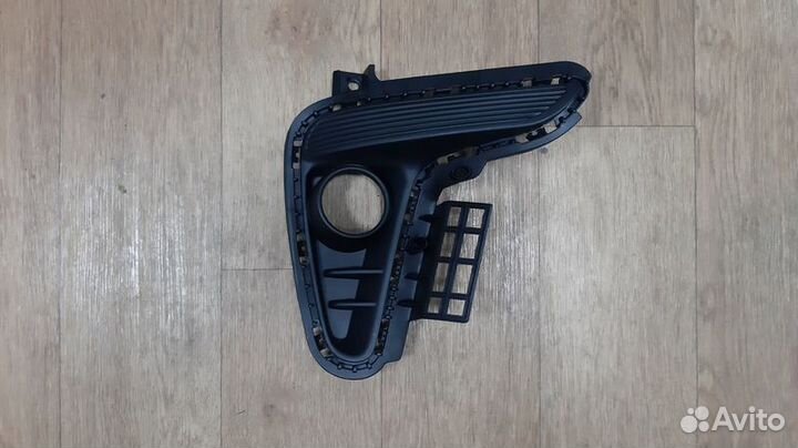 Накладка противотуманной фары правая киа Рио 17-20