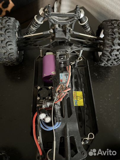 Машина на радиоуправлении 1:10