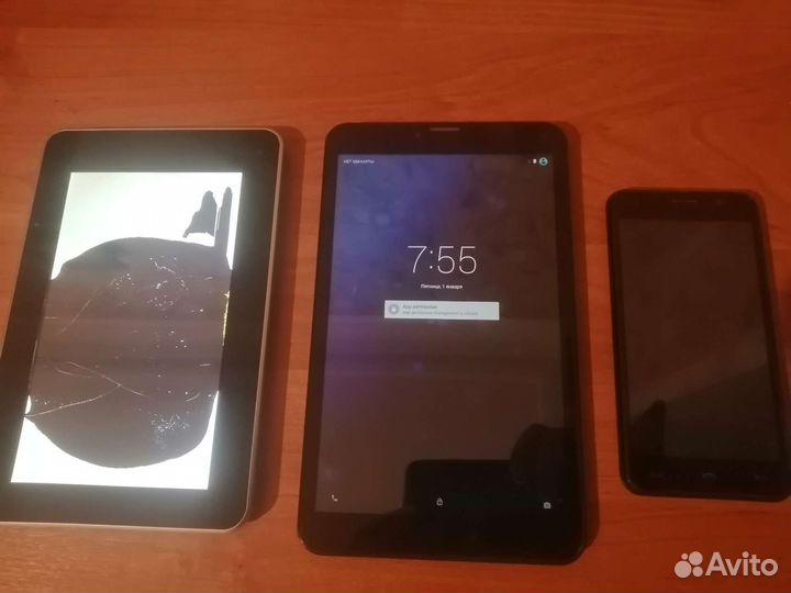 2 планшета и смартфон на запчасти