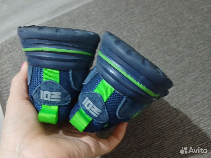 Кроссовки детские