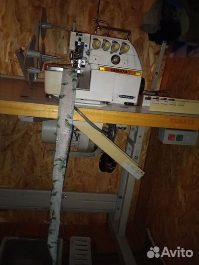 Оверлок 4-хнитка yamata FY747A+стол+двигатель