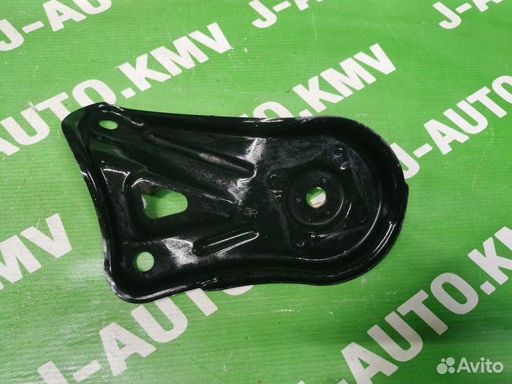 Кронштейн передней балки Toyota Camry