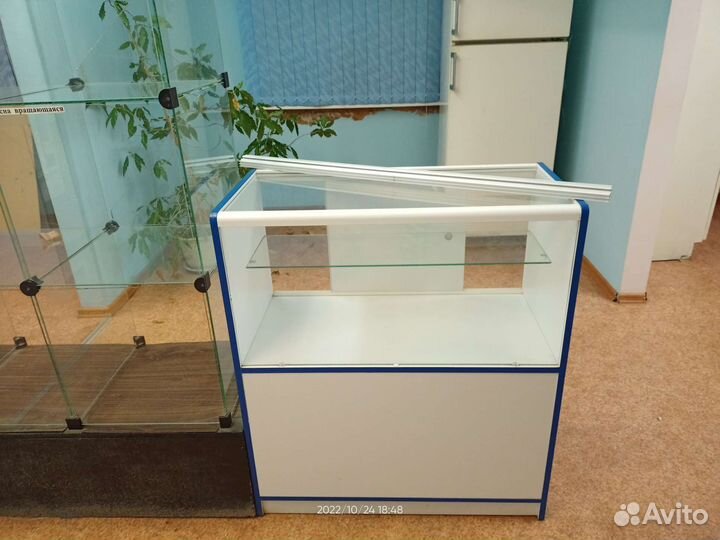 Витрины и стеллажи бу