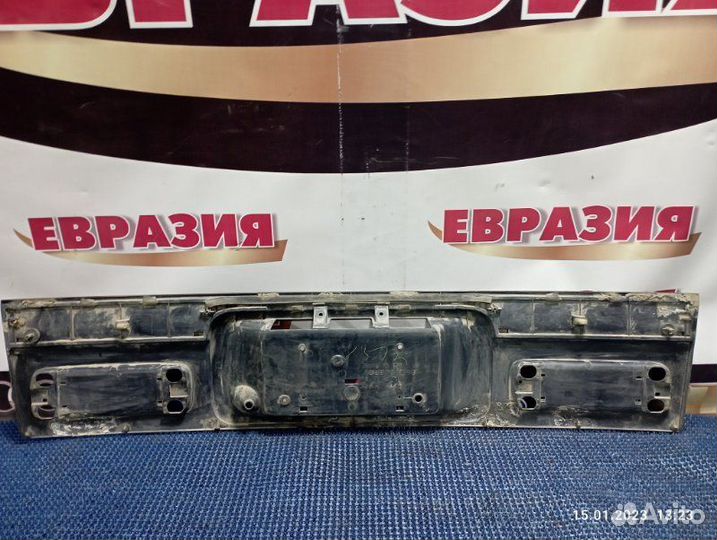 Накладка двери багажника Mazda Bongo Friendee