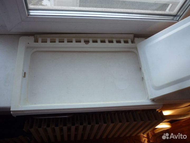 Дверца на морозильную камеру холодильника 