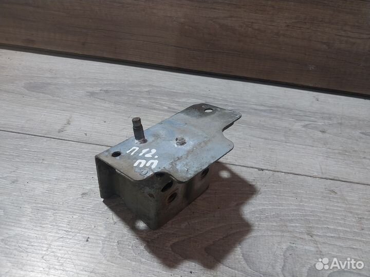 Кронштейн усилителя бампера Nissan Primera P12 R