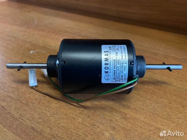 Мотор вентилятора два вала 24V