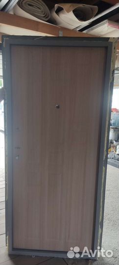 Дверь входная металлическая 880 левая