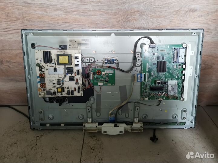 Телевизор LG 32LB570U (Разбор) (По запчастям)