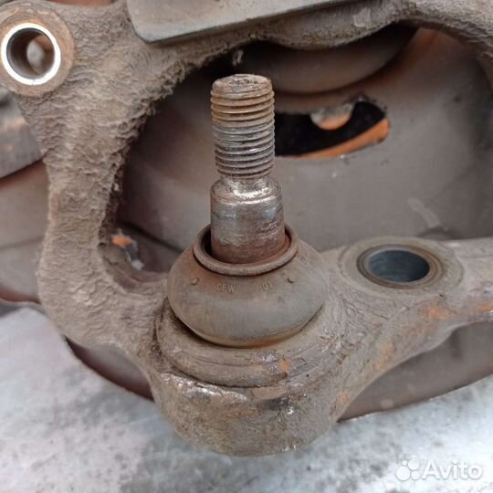 Кулак передний левый мерседес w211