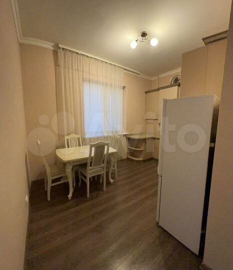 2-к. квартира, 60 м², 1/4 эт.