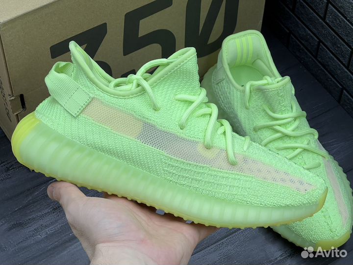 Кроссовки Adidas Yeezy Boost 350 v2 Glow