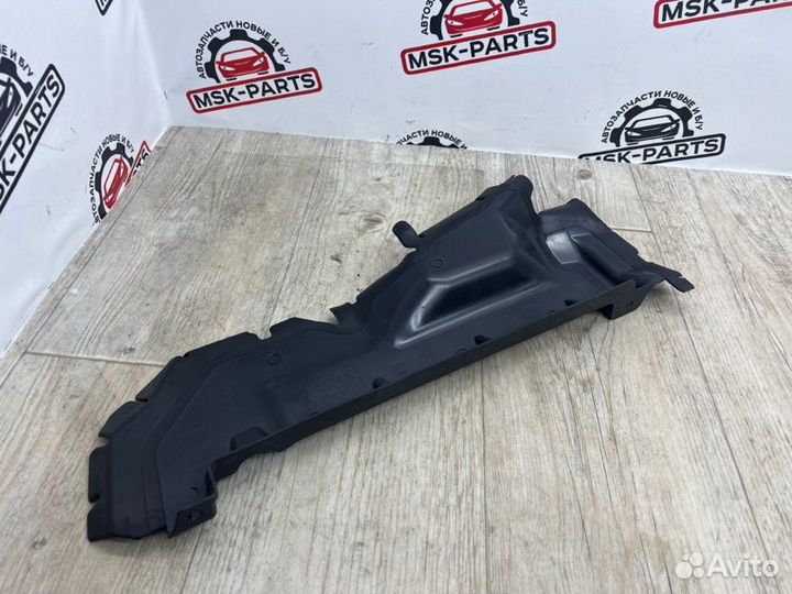 Дефлектор радиатора правый Peugeot 308 T7 2009