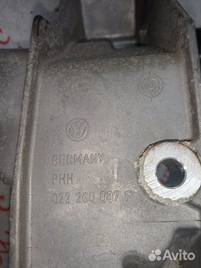 Кронштейн генератора Volkswagen Touareg AZZ 2006