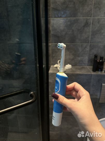 Электрическая зубная щетка Braun Oral-B Vitality