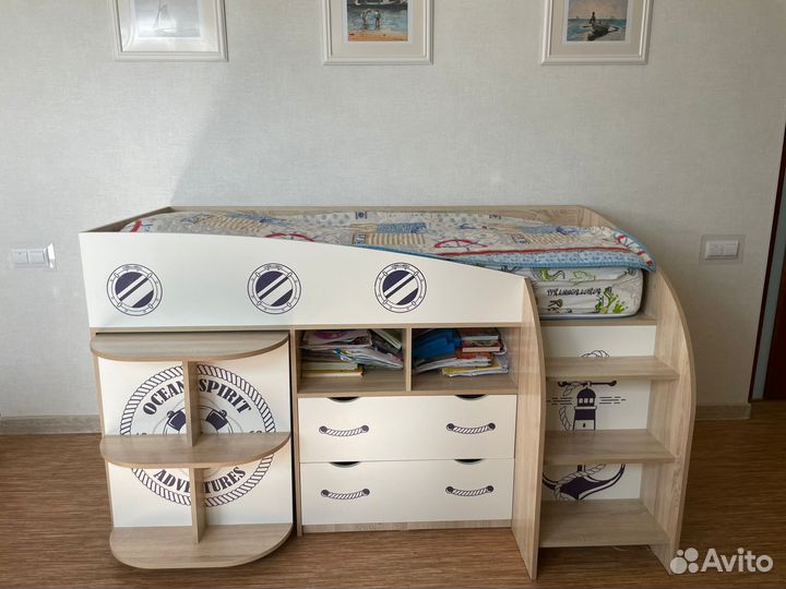 Детская кровать чердак со столом и шкафом бу