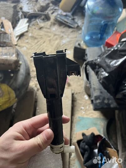 Форсунка омывателя фар lx570 с 07 по 12