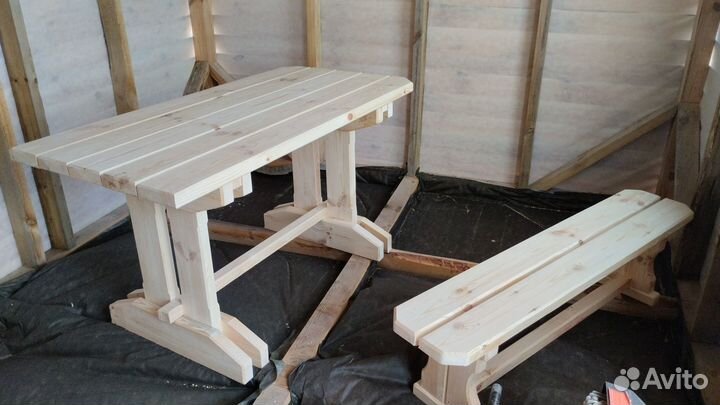 Стол из дерева