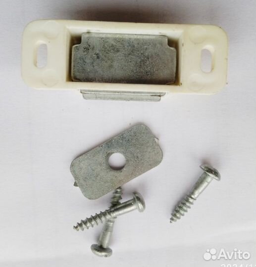 Магнитная защелка для двери